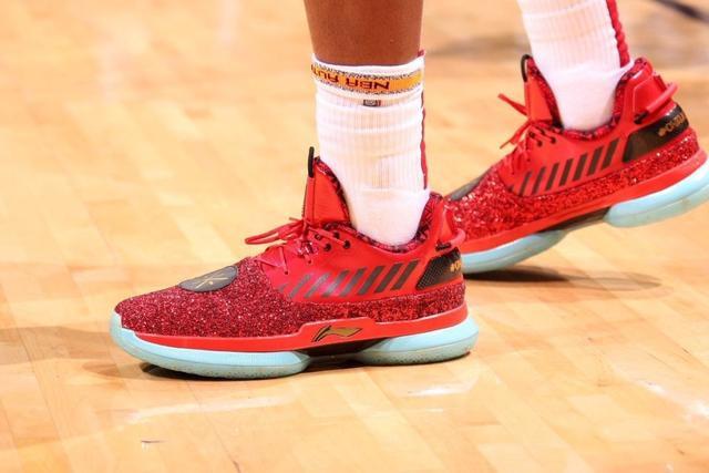 哈登里程悲快船不敌独行侠 无核雄鹿轻取奇才